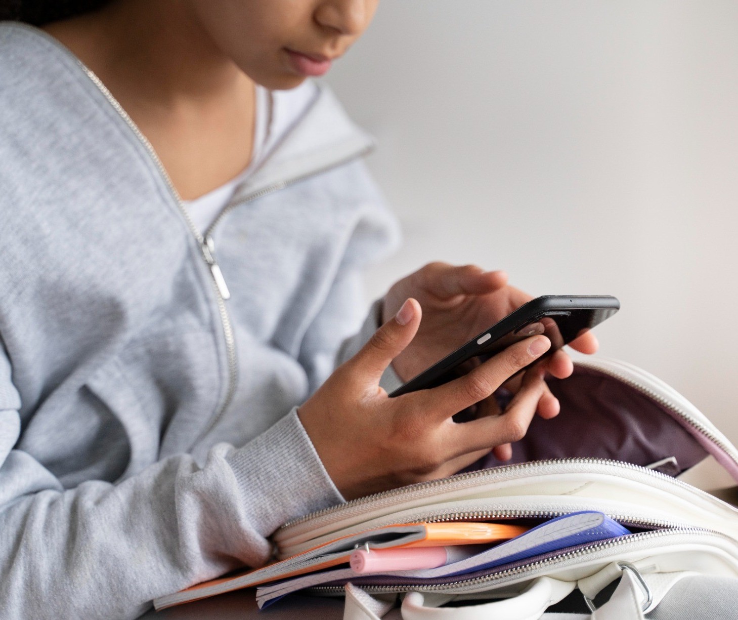 Uso de celular em sala de aula vai depender de autorização do professor