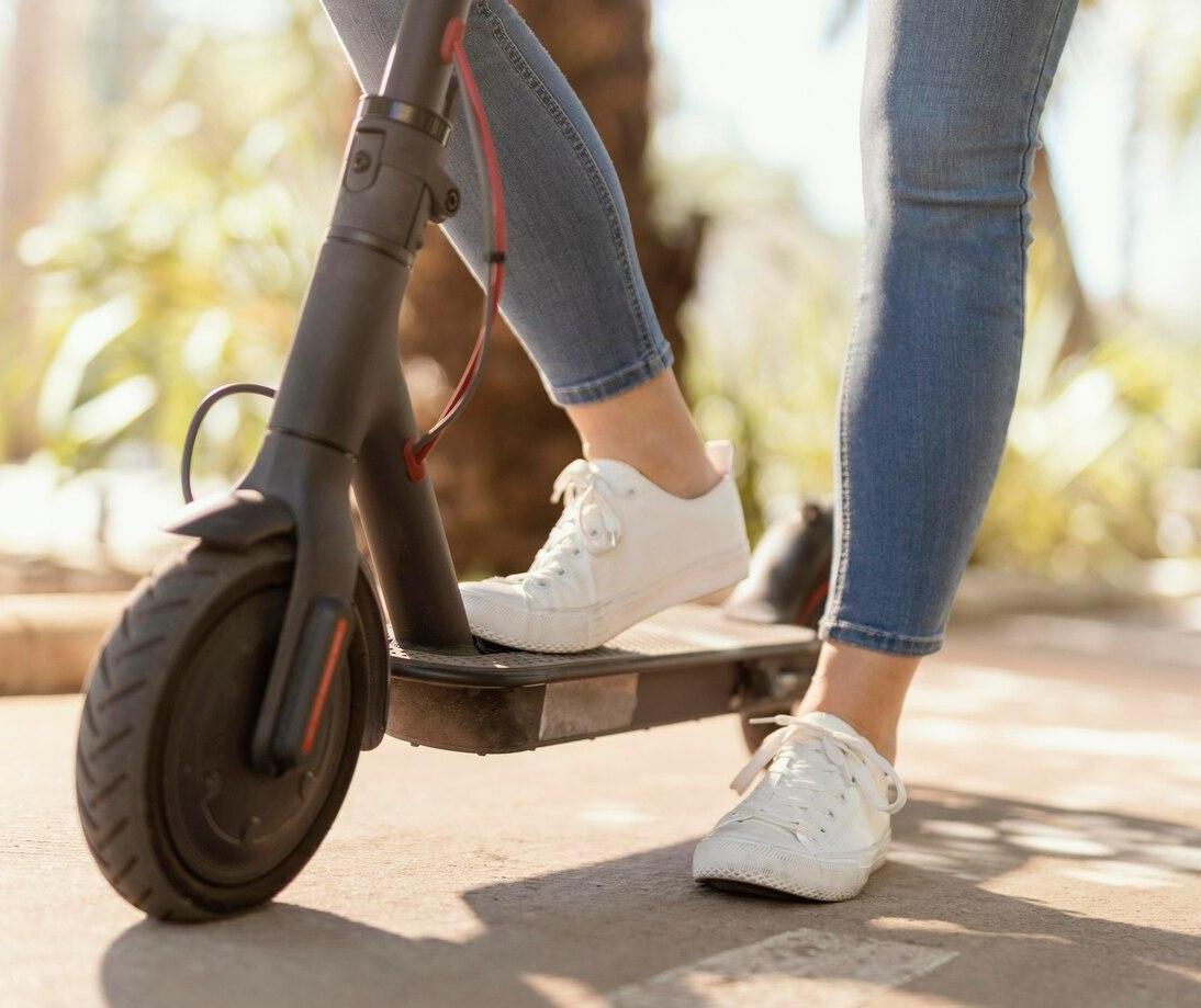 Advogado especialista em trânsito diz que não há mecanismo legal para fiscalizar patinetes