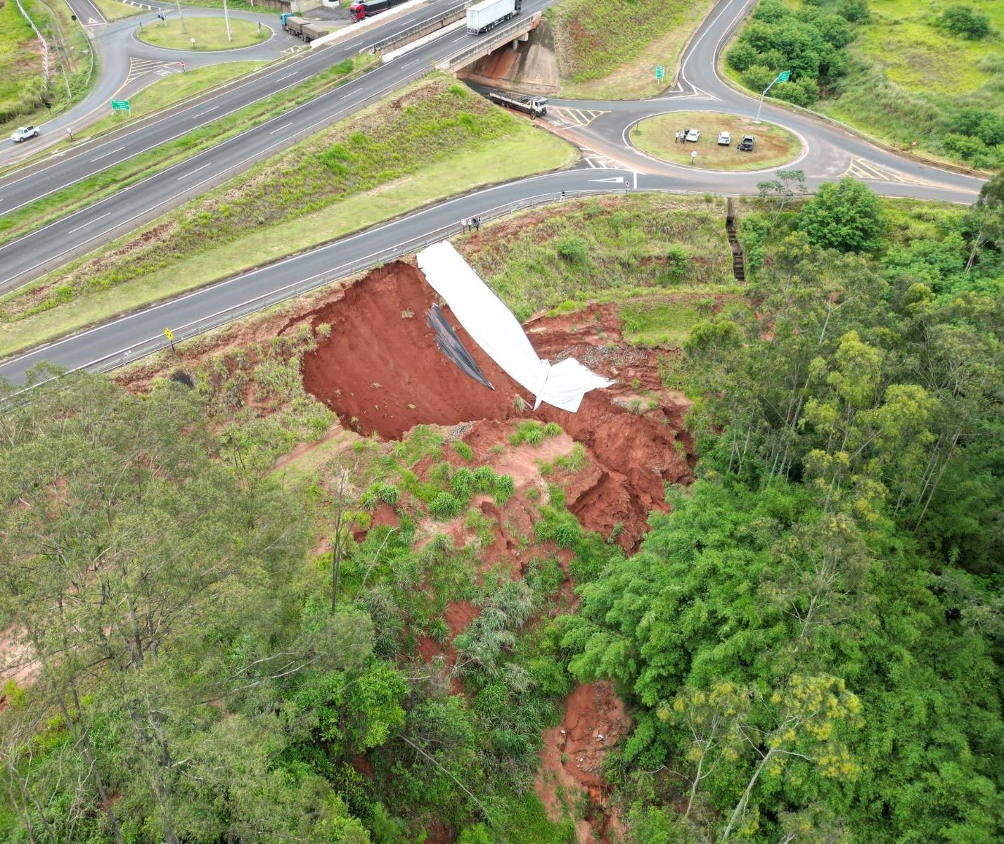 BR-376 tem interdição parcial na alça de acesso a Atalaia