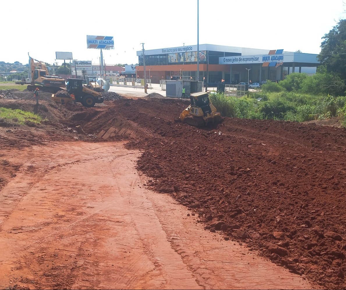 Obra na PR-323 em Umuarama segue e trânsito flui em desvio