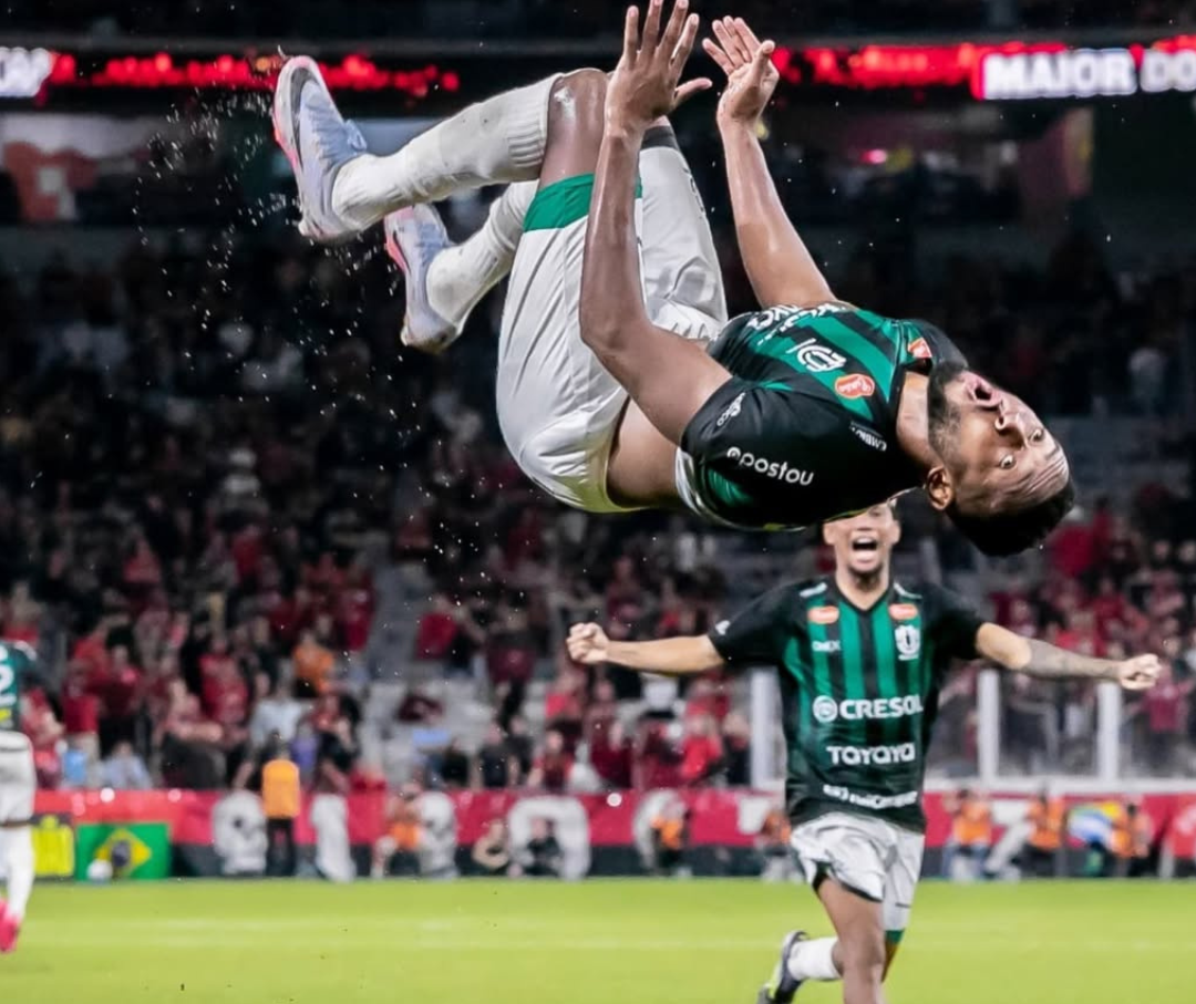 Maringá atropela o Furacão na Ligga Arena e disputa a final com o Operário
